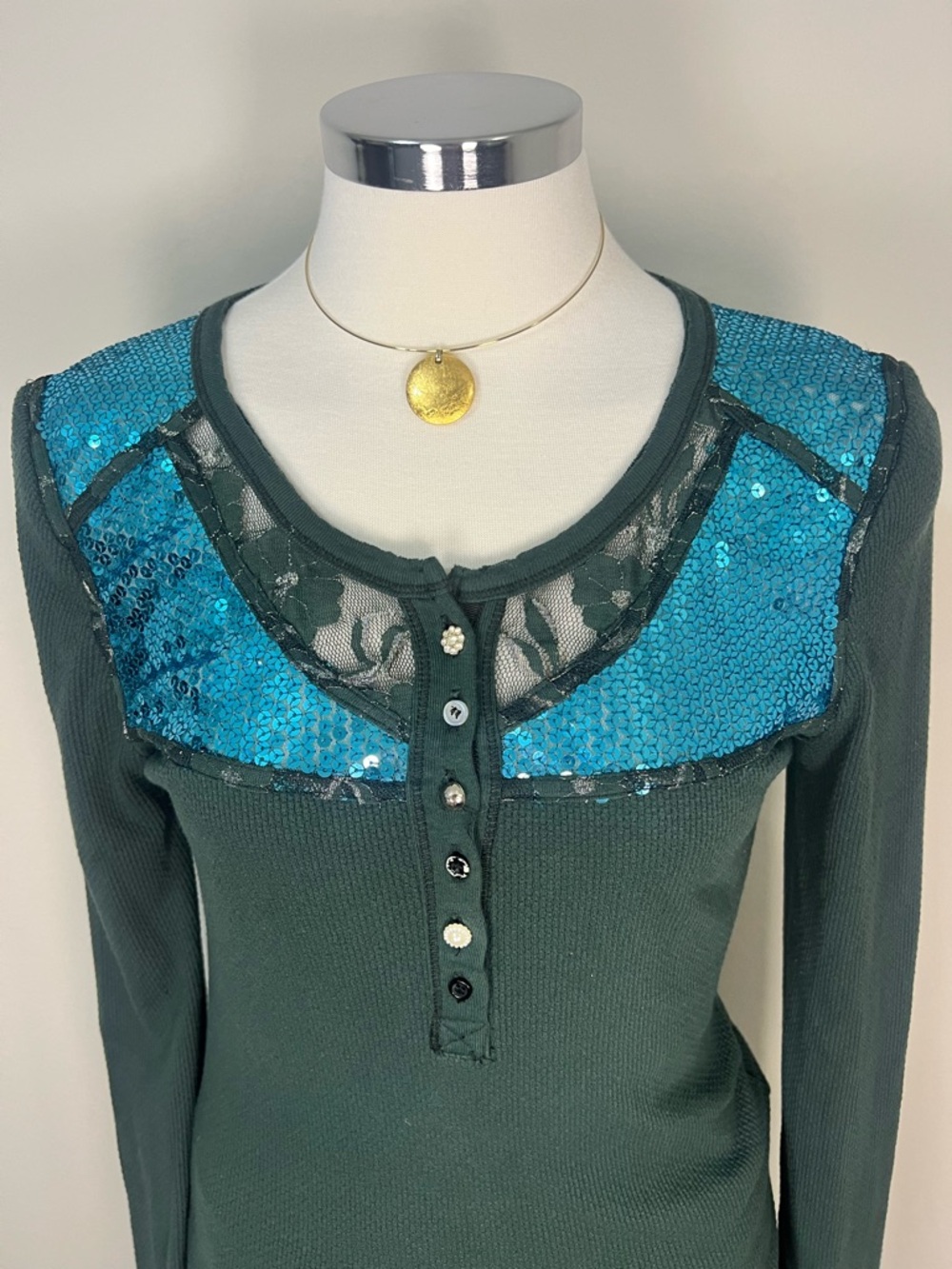 Free People Green Sequin Lace Henley Top L Boho Thermal Mismatch Buttons - Picture 3 of 8